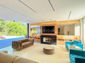 Casa · 340m² · 4 Quartos · 4 Vagas · Casa de Alto Padrão com 4 Suítes, Piscina Privativa e Infraestrutura Completa