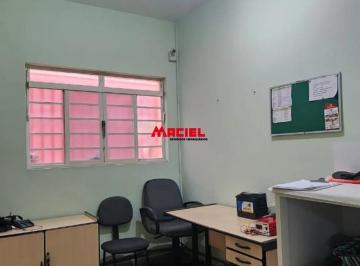 Casa · 285m² · 5 Quartos · 5 Vagas · BELISSIMA CASA NA REGIÃO DA EMBRAER, COM LOTE INTEIRO!