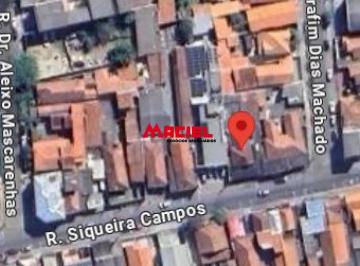 Casa · 175m² · 3 Quartos · 2 Vagas · Casa 3 dormitórios, lote inteiro no centro de São José