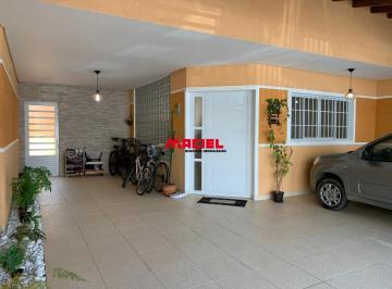 Casa · 258m² · 3 Quartos · 4 Vagas · Sobrado Espetacular no Vista Verde - Conforto, Elegância e Lazer Completo
