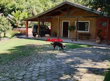 Casa · 200m² · 3 Quartos · 4 Vagas · Bela chácara em condomínio (Villagio Fazendão) - 3 quartos / 1 suíte / lago / piscina