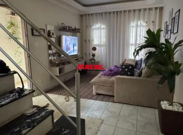 Casa · 146m² · 3 Quartos · 2 Vagas · Casa com 3 Quartos e 2 banheiros à Venda, 125 m² por R$ 600.000 - Res. União