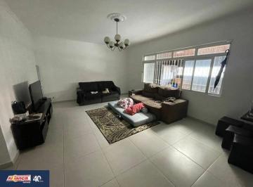 Casa · 220m² · 5 Quartos · 3 Vagas · Três Casas no Mesmo Terreno - Ideal para Investimento ou Família Grande