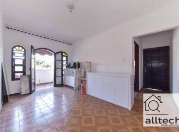 5bfb5a4118a91069c7f64fd058b1de9e05a36a2f · Sobrado com 3 dormitórios arejado e bem localizado para aluguel ou venda.