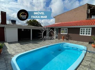 Casa · 200m² · 7 Quartos · 2 Vagas · CASA COM PISCINA E EDÍCULA NO BALNEÁRIO SHANGRI-LÁ