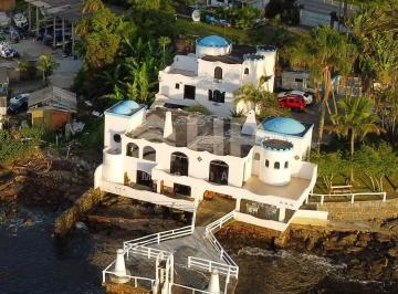 Casa · 750m² · 8 Quartos · 10 Vagas · Casa com 08 suítes e 10 vagas de garagem em Guarat