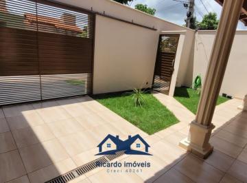 Entrada · Casa à venda no bairro Residencial Portal dos Ipês - Ituiutaba/MG