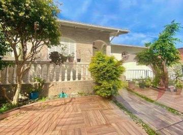 Destaque · Casa Residencial de 4 dorms no bairro Capoeiras