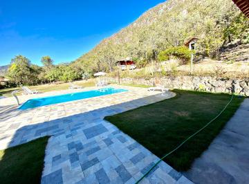 Casa de 4 quartos, Cavalcante · ALUGO CASA MOBILIADA COM 4 QUARTOS SENDO DUAS SUÍTES COM PISCINA E ESPAÇO GOMERD