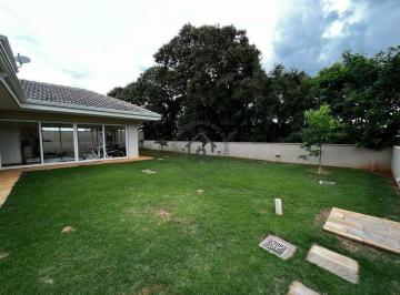 campo · Terreno à venda no Condomínio Marambaia em Vinhedo.