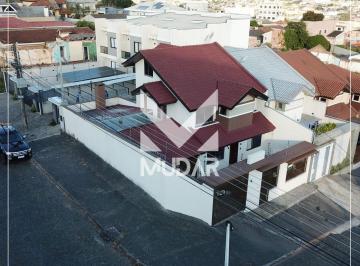 Casa · 240m² · 4 Quartos · 4 Vagas · Sobrado de esquina com 4 quartos no Jardim Carvalho