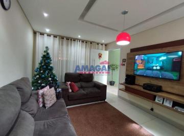 Casa · 168m² · 3 Quartos · 2 Vagas · Sobrado de 3 dormitórios