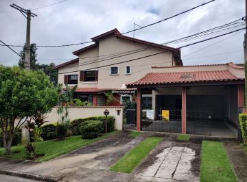 2023/02/2809297fce69fdd9fdc07a7d15e1e6c7.jpg · CASA COM 03 SUÍTES, SALÃO DE FESTAS E 06 VAGAS NO RESIDENCIAL JARDIM DA GLÓRIA