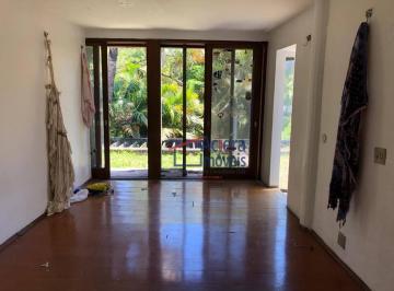 c14ac272616ba7400d3a5c3221f243f8b1a53dff · Casa miolo da granja com 4 suites c/jardim suspenso e living para vários ambientes
