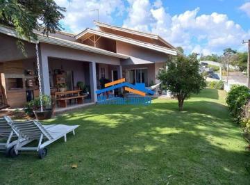 Casa · 700m² · 3 Quartos · 4 Vagas · Casa em condonínio com 700m² sendo 3 suítes em Atibaia.