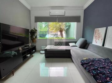 Casa · 100m² · 3 Quartos · 3 Vagas · Sobrado reformado, repleto de armários, 3 vagas em rua sem saída do Jardim Esther