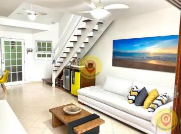 Casa · 110m² · 3 Quartos · 2 Vagas · Flat à Venda em Condomínio Pé na Areia