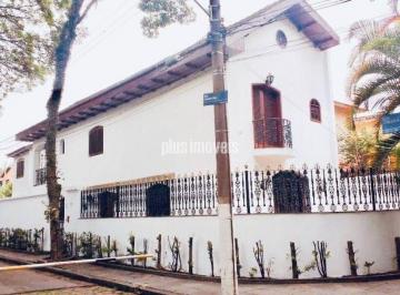 Casa · 240m² · 3 Quartos · 2 Vagas · Casa de vila fechada com cancela e guarita.