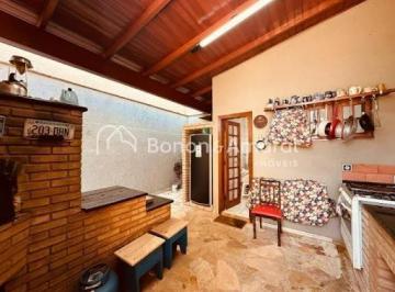 Casa · 254m² · 3 Quartos · 4 Vagas · Casa à venda com 255 m² e 3 Quartos no Vivenda das Quaresmeiras em Valinhos/SP