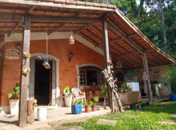 Casa de 4 quartos, Embu das Artes · Chácara próximo centro do Embu Das Artes.
