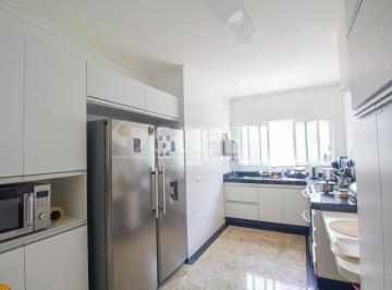 Casa · 261m² · 4 Quartos · 3 Vagas · 04 suítes, 03 vagas, piscina, construída em 2012