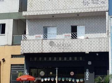 2dcbf9f166479b2b992f4866f0da86284c922b73 · Predio com salão comercial e apartamento em cima.
