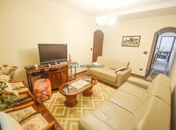 Casa · 130m² · 3 Quartos · 2 Vagas · Sobrado de 120m² com Suíte e Quintal, na Saúde próximo ao metro.