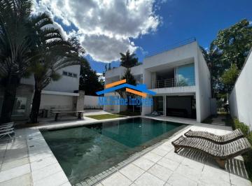 Casa · 850m² · 3 Quartos · 10 Vagas · Sobrado Luxuoso com 850 m² - Localização Privilegiada e Design Exclusivo.