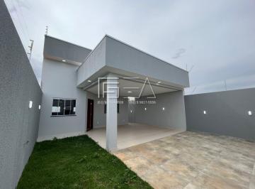 Casa · 172m² · 3 Quartos · 2 Vagas · Encantadora casa com 3 quartos, 2 suítes e quintal amplo