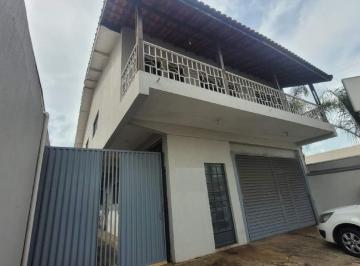 Comercial · 323m² · 8 Vagas · Galpão comercial com casa de 4 dormitórios sendo 1 suíte em excelente localização. 