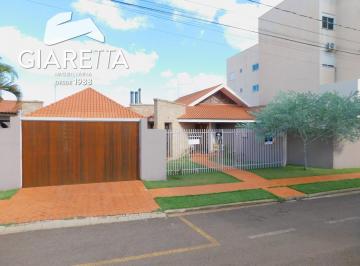 Casa · 238m² · 2 Quartos · 4 Vagas · Casa grande e semi mobiliada à venda no Centro, Toledo - PR