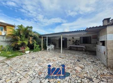 22658249_4.jpg · Casa com piscina e um amplo espaço de terreno