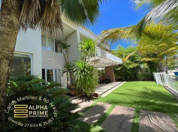 Casa de 5 quartos, Camaçari · Casa a venda em Buscaville com área 640m2 e 5 suítes.