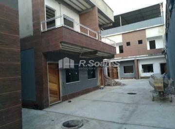 Casa · 80m² · 2 Quartos · 1 Vaga · Casas com duas suítes, em Padre Miguel, rua Pedro de Melo.