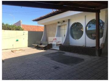 03831e9aafd974cbc663e1520f2243dd.jpg · Casa com 200m2, centro sul, com 3 quartos, sendo 1 suíte,