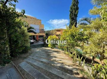 d80ff6143ad3f042db938c71edeaa245baaccd6d · Belíssima casa em condomínio fechado em Cabo Frio.