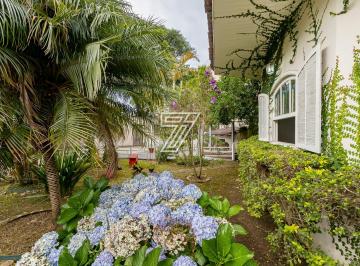 Casa · 305m² · 5 Quartos · 2 Vagas · Residência com 305m² / Terreno com 560m² / 5 dormi