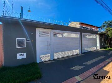 Casa · 130m² · 3 Quartos · 2 Vagas · Imóvel com acabamento diferenciado e ótima localização!