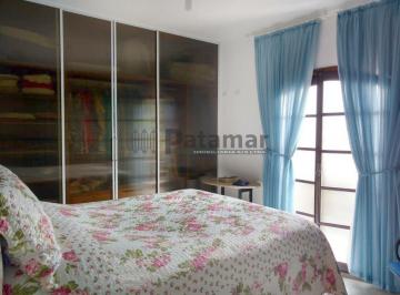 Casa · 211m² · 3 Quartos · 4 Vagas · Sobrado à venda, com três quartos em Osasco.