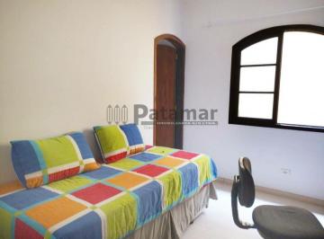 Casa · 211m² · 3 Quartos · 4 Vagas · Sobrado à venda, com três quartos em Osasco.