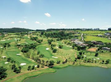 terreno-fazenda-da-grama-em-frente-ao-golfe.jpg · Venda Maravilhoso terreno em frente ao campo de golfe ( com título de praia) no