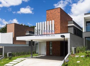 Casa · 266m² · 3 Quartos · 4 Vagas · Casa em Condomínio de 266m² no bairro Santo Inácio, com 3 suítes, 4 banheiros e 4 vagas de garagem