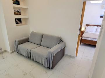 Apartamento de 1 quarto, Rio de Janeiro · Apartamento reformado na quadra da praia em Copacabana - Sala e Quarto - 48m²