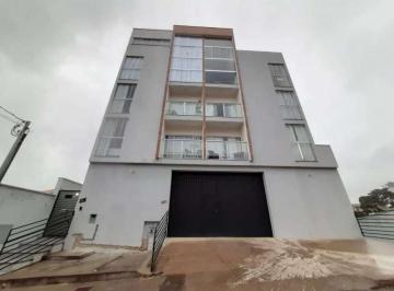 cobertura-com-2-quartos-a-venda-em-barbacena-diniz-ii-1069380415.jpeg · Cobertura à venda, no Edifício Califórnia, em Barbacena, Diniz II, com 2 quartos, 136m²
