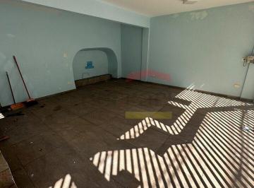 Casa · 130m² · 3 Quartos · 2 Vagas · Maravilhoso sobrado á 5 minutos do metro