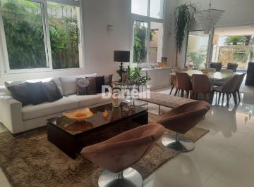 Casa · 371m² · 3 Quartos · 2 Vagas · Linda casa assobradada no Taubaté Village