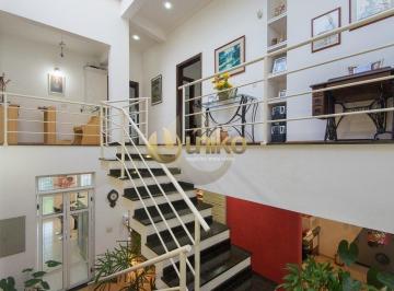 204_i0AAzd8i46_20463aa5eba1493d.jpg · Uma casa espaçosa em uma localização Única!