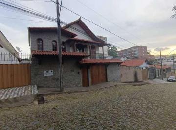 casa-com-3-quartos-a-venda-em-barbacena-boa-vista-1391100295.jpeg · Casa aconchegante com escritório, três dormitórios, banheira e closet no bairro Boa Vista