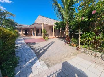 Casa · 130m² · 4 Quartos · 2 Vagas · Excelente Casa de Praia Próxima à Praia do Sonho em Palhoça/SC: Analisa Propostas!