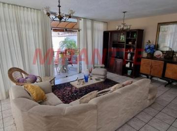 e9b49034d362c86027a4061fc473b0d6.jpg · Sobrado de 180m² com 3 quartos
